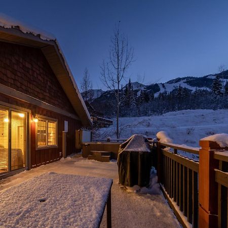 Lush Mountain Accommodations Golden Exteriör bild