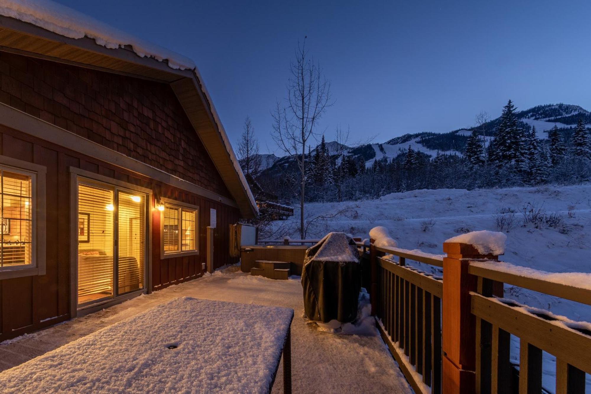 Lush Mountain Accommodations Golden Exteriör bild