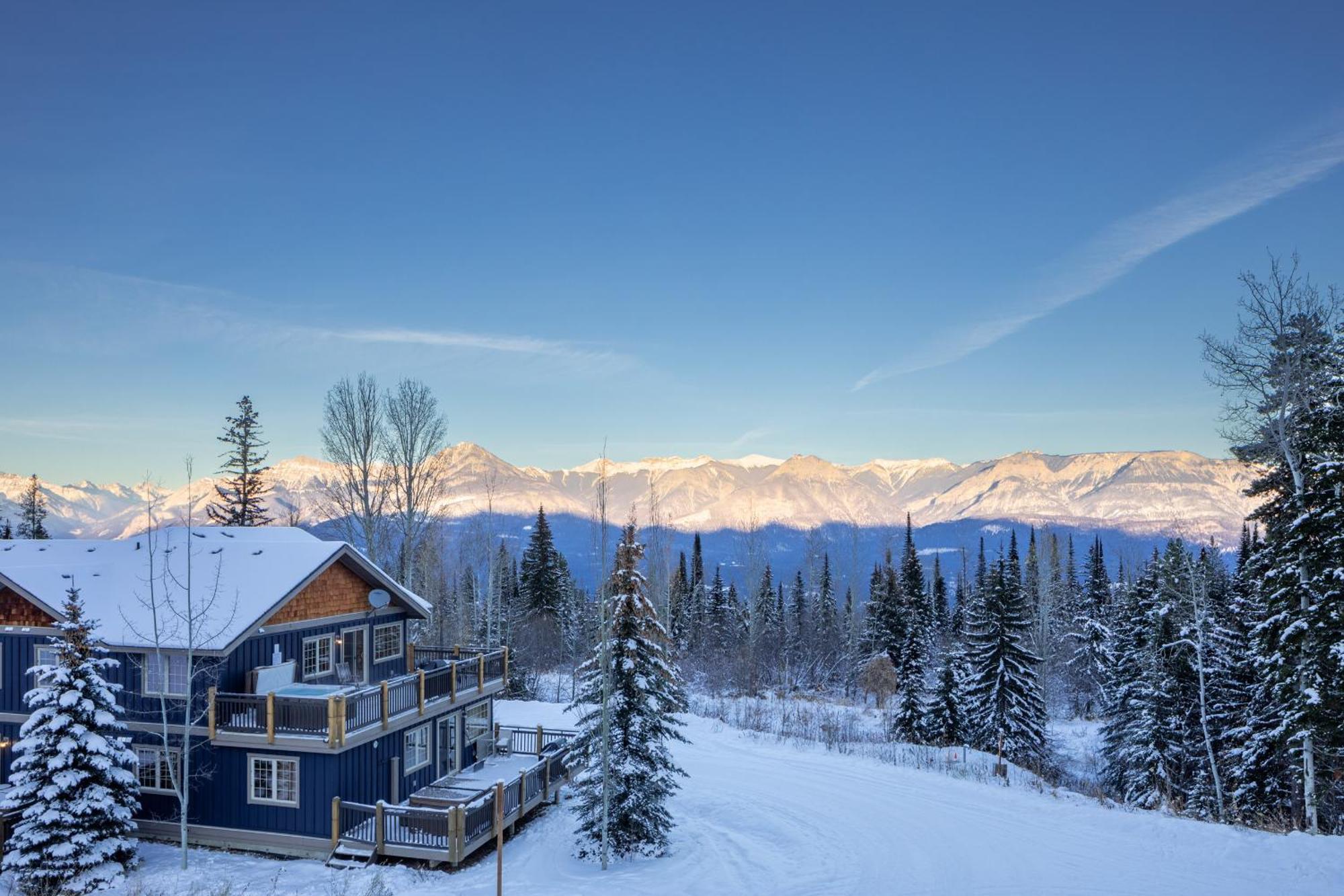 Lush Mountain Accommodations Golden Exteriör bild