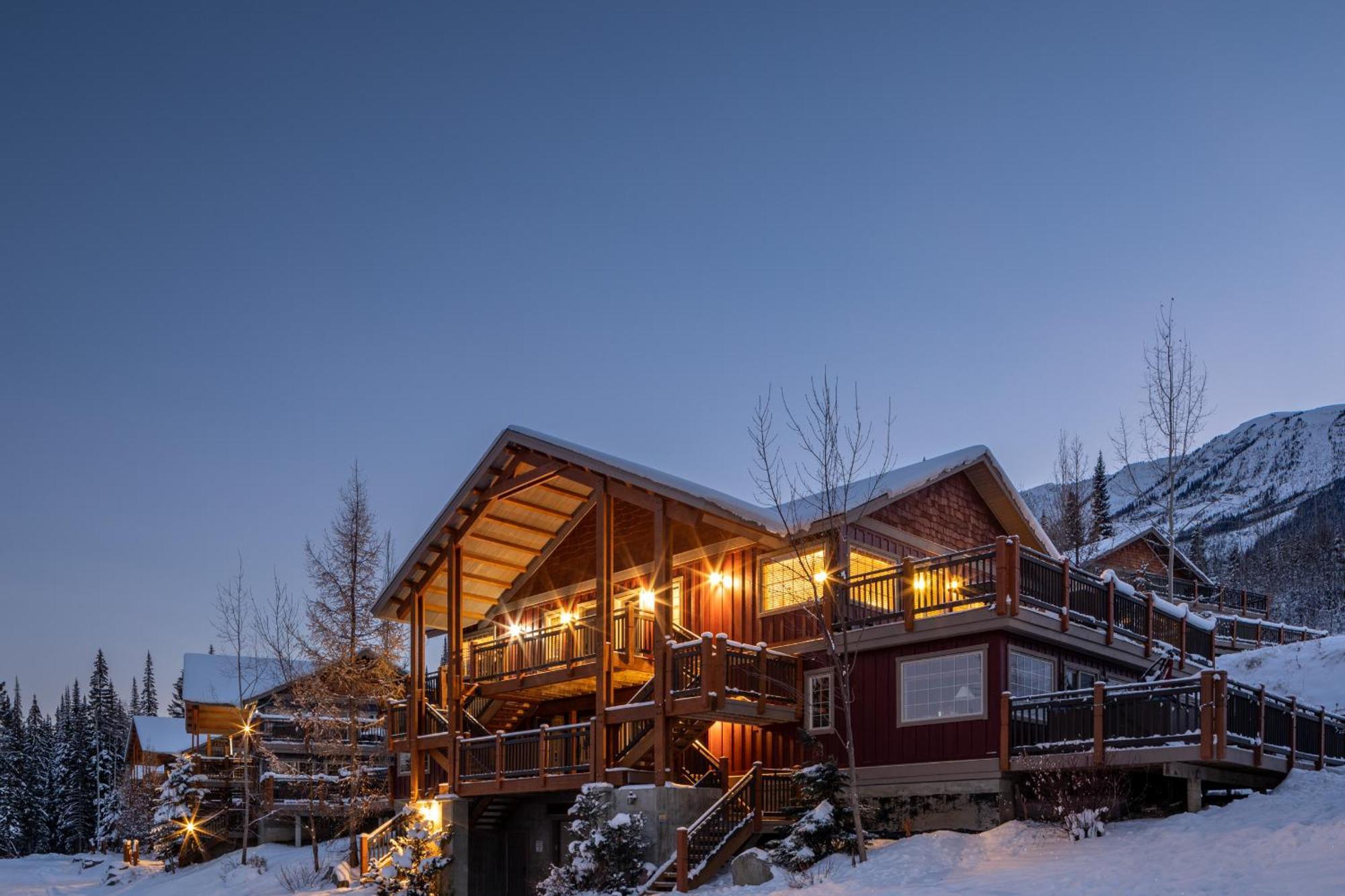 Lush Mountain Accommodations Golden Exteriör bild