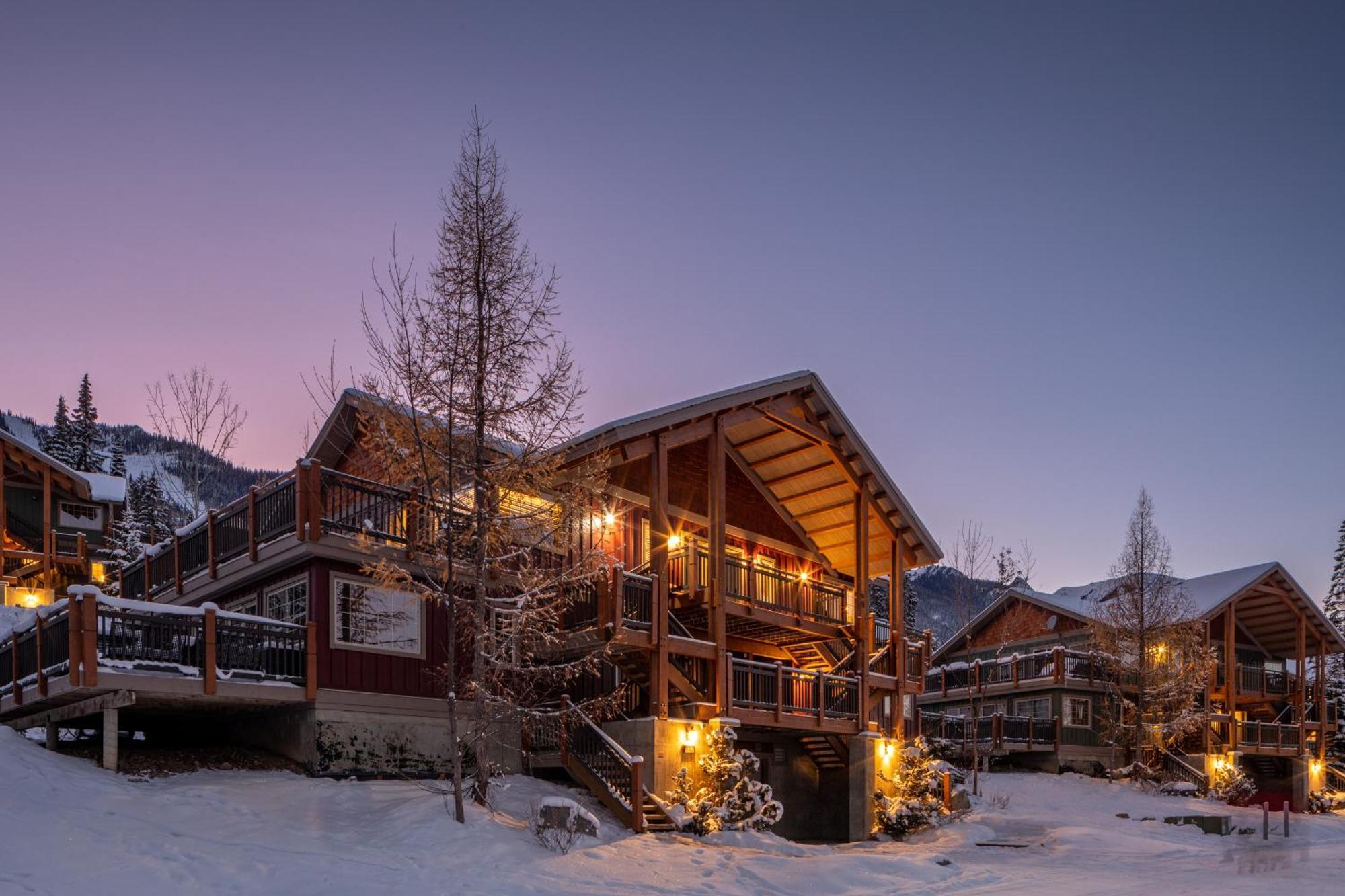 Lush Mountain Accommodations Golden Exteriör bild