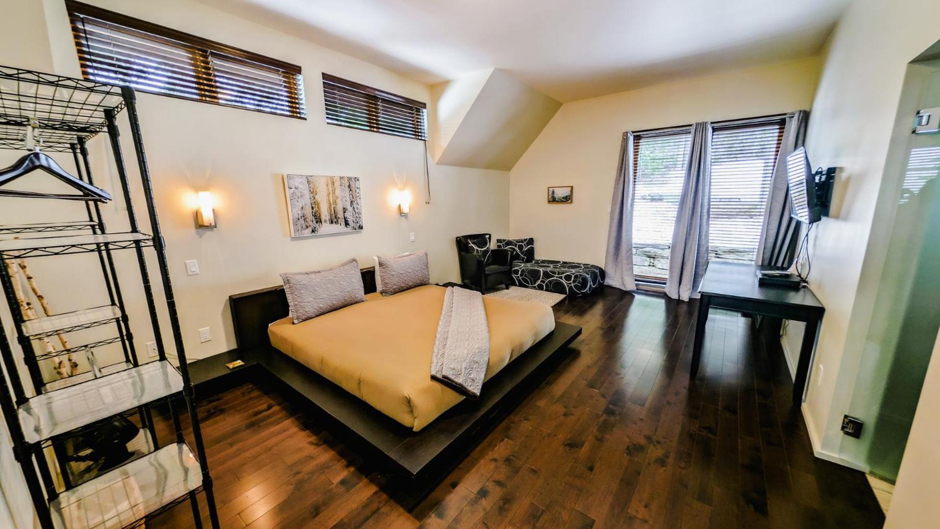 Lush Mountain Accommodations Golden Exteriör bild