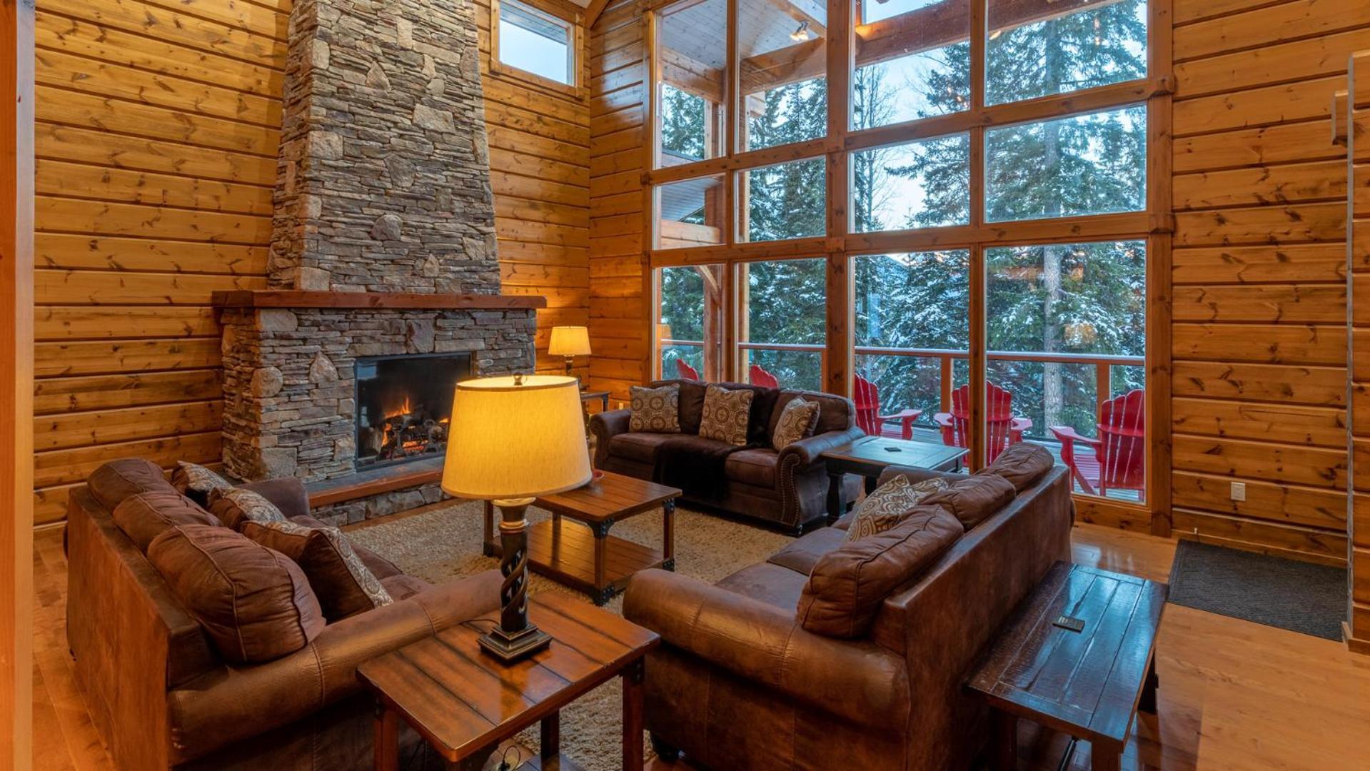 Lush Mountain Accommodations Golden Exteriör bild
